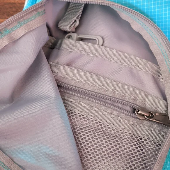 Eddie Bauer Turquoise Sling Bag - Picture 5 of 5